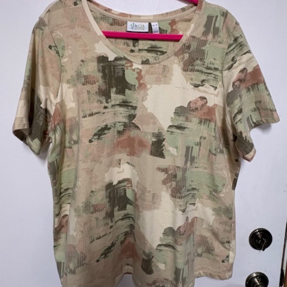 d & co Active Woman Short Sleeve Cotton Tee.